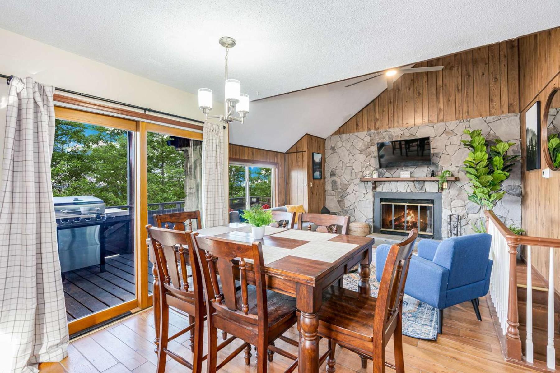 Amazing Views, Hot Tub, Fire Pit, Deck & Fireplace Inwood エクステリア 写真